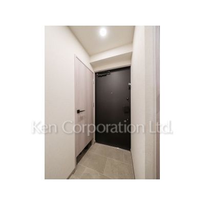 玄関　同タイプ11階のお部屋を撮影。仕様が異なることがあります。