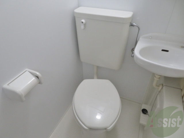 トイレ　トイレは、浴室についているので安心ですね。