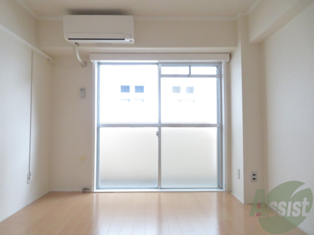 その他部屋・スペース　寝室には窓があるので、朝の目覚めが良さそうです。