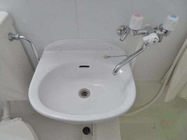 洗面設備　洗面台は浴室についているので安心ですね。