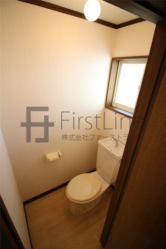 トイレ　別号室の写真です