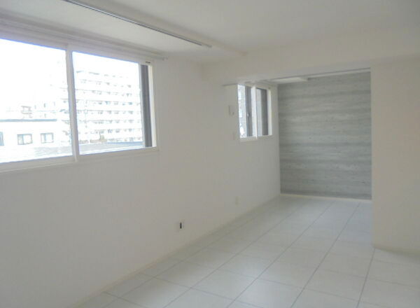 居室・リビング　白を基調にしたお部屋☆