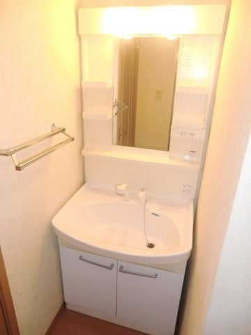 洗面設備　嬉しい独立洗面台完備