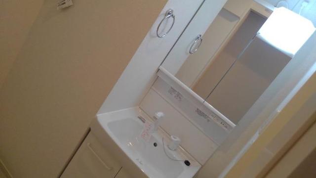 洗面設備　あると便利な独立洗面台です。