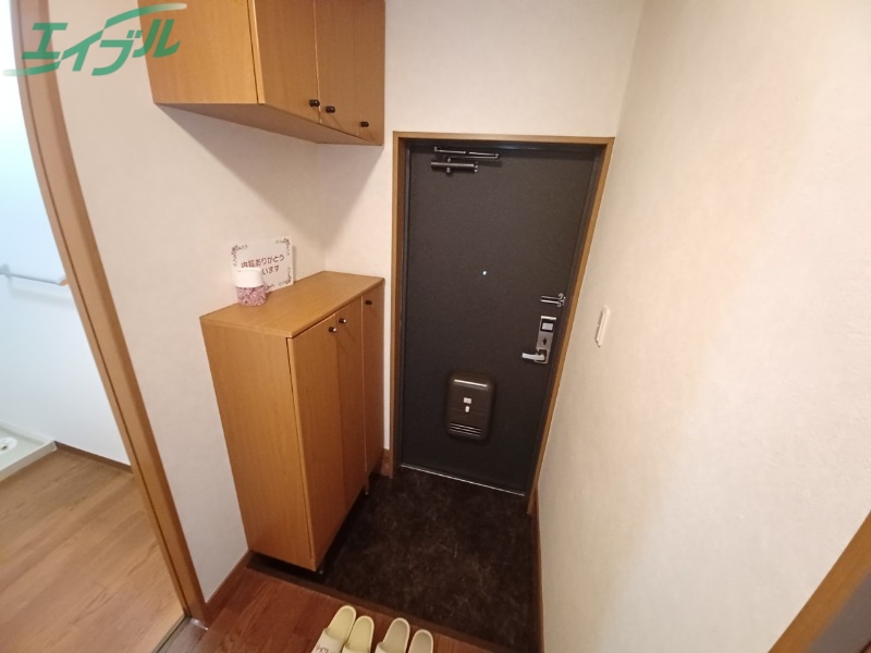 玄関　同物件別室画像