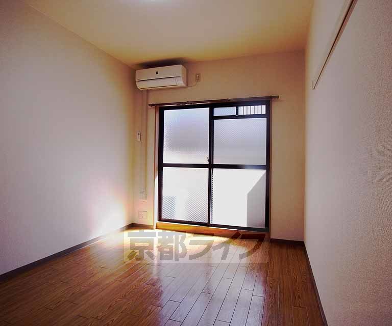 居室・リビング　加茂川近くの１Ｋの安めのお部屋