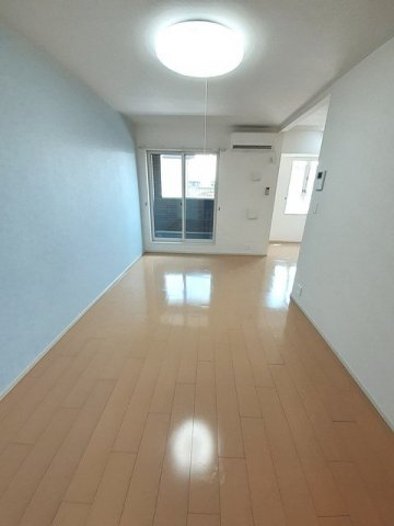 居室・リビング　ゆったり過ごせる居間です