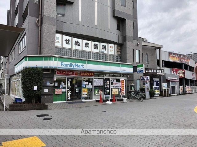 コンビニ　ファミリーマート（コンビニ）まで709m