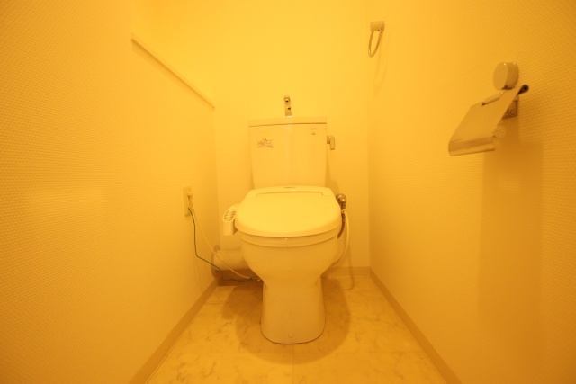 トイレ　※別室の参考写真の為、現況優先です。