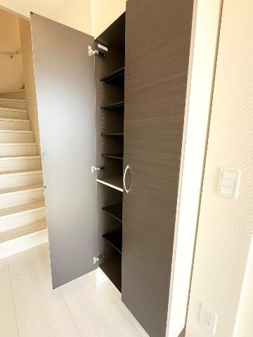 玄関　下駄箱