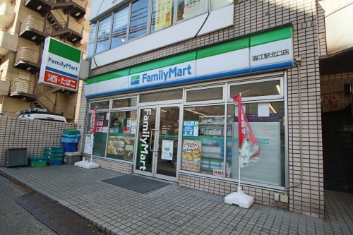 コンビニ　ファミリーマート瑞江北口店（コンビニ）まで197m