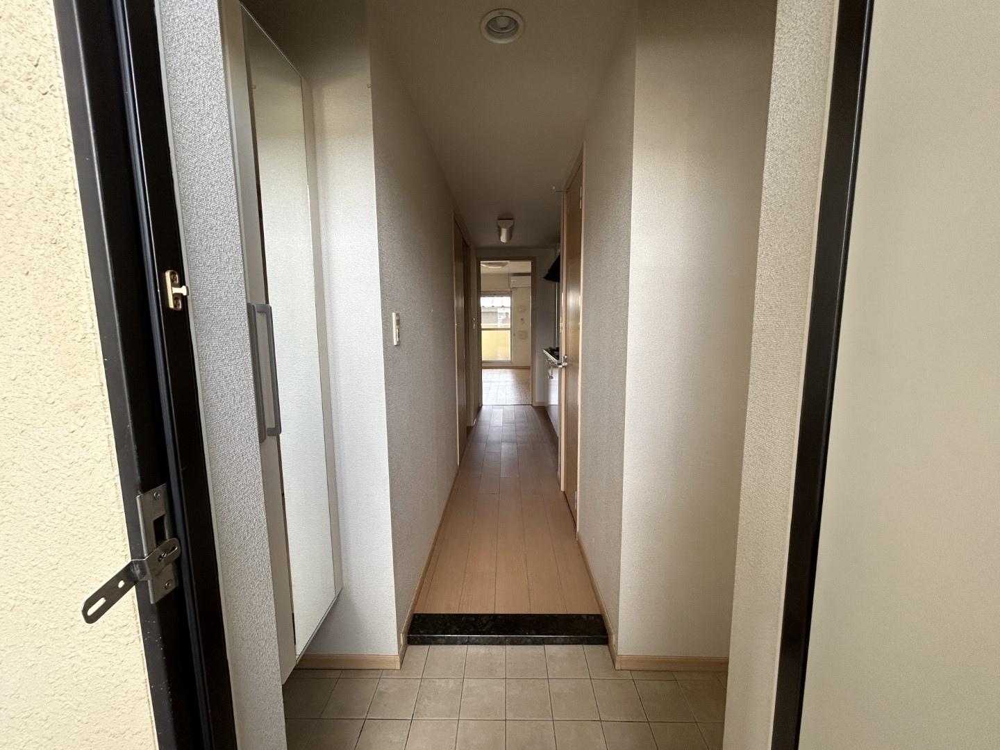 玄関　他室参考写真　シューズボックスあります