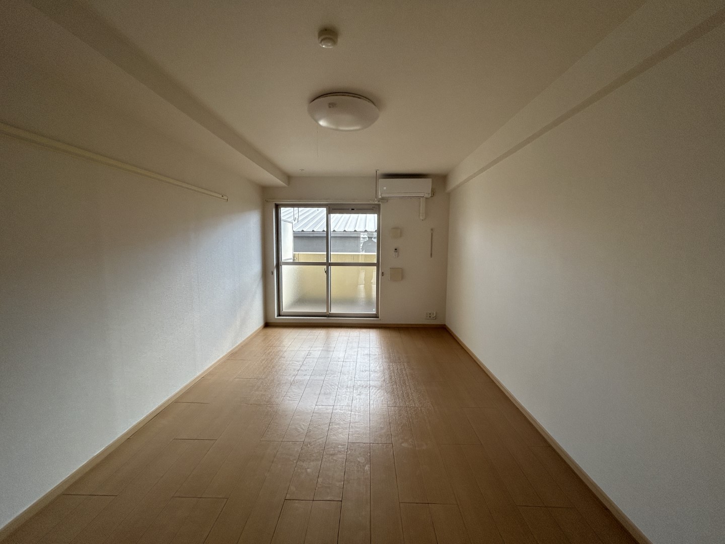 居室・リビング　他室参考写真　南向きのお部屋です