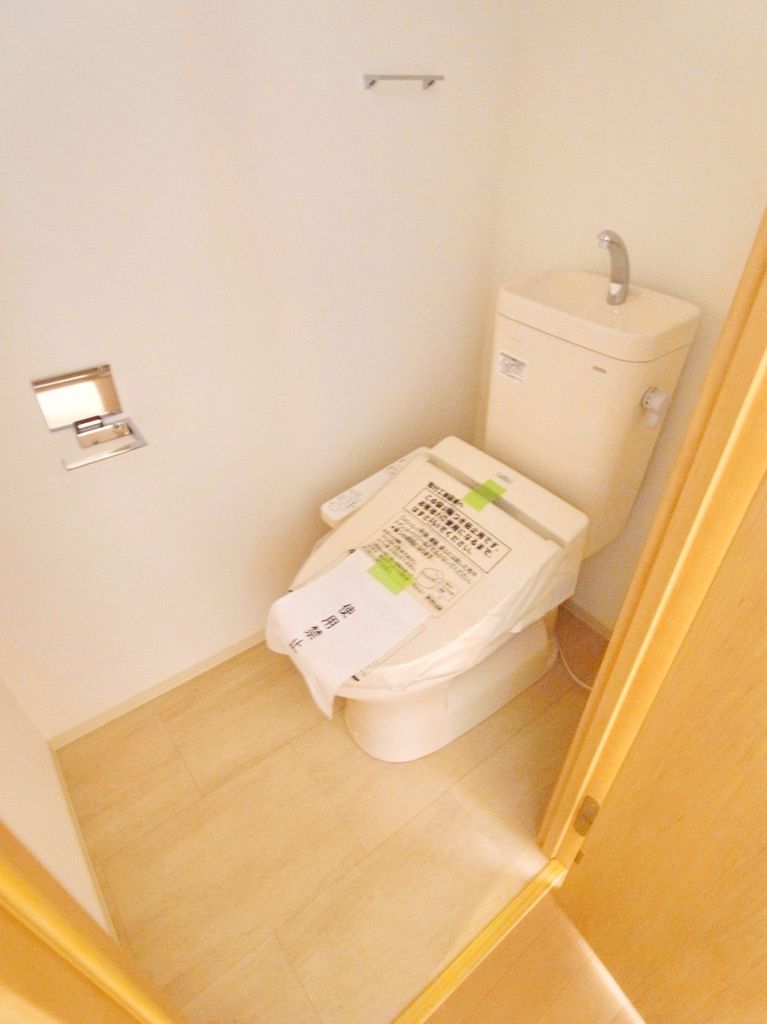 トイレ　洗浄機能付き便座