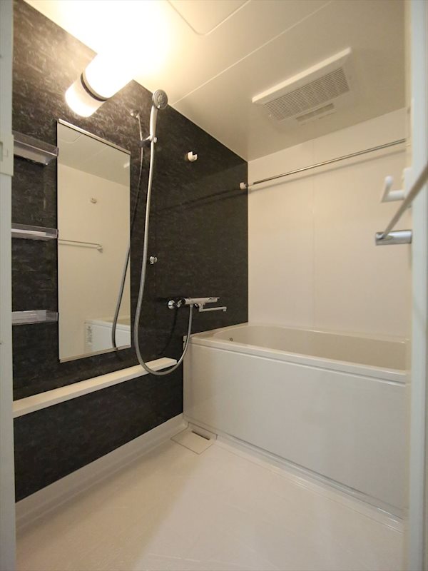 バス・シャワールーム　浴室暖房乾燥機能付バス