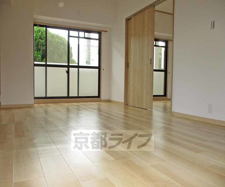 居室・リビング　４．３帖洋室です。