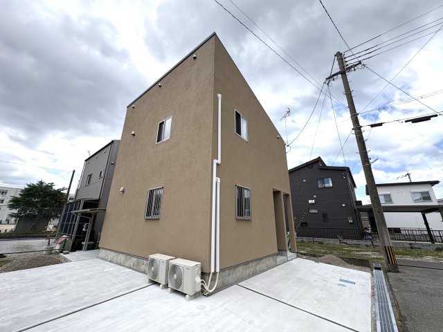 建物外観　建設中