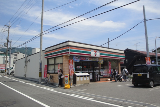 コンビニ　セブンイレブン（コンビニ）まで72m
