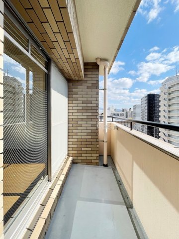 バルコニー　暖かな日差しのふりそそぐバルコニー