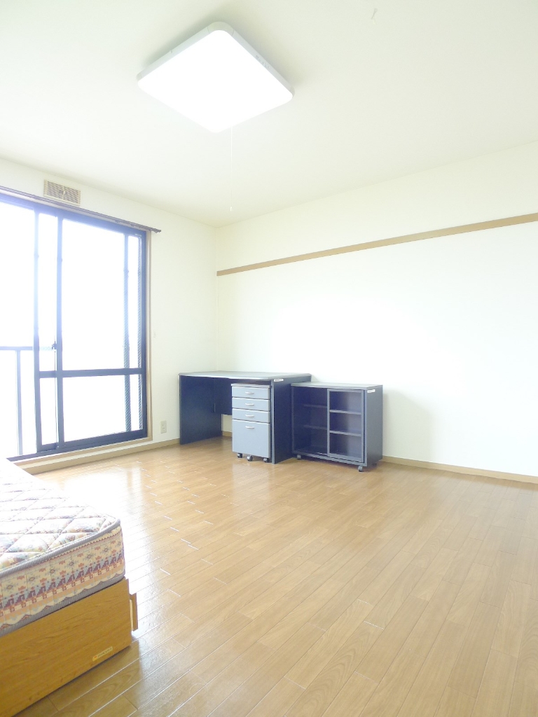 その他　日当たりの良い洋室