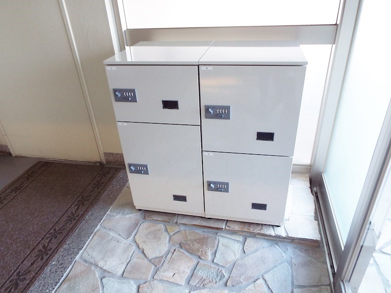 エントランス　共同宅配ボックス