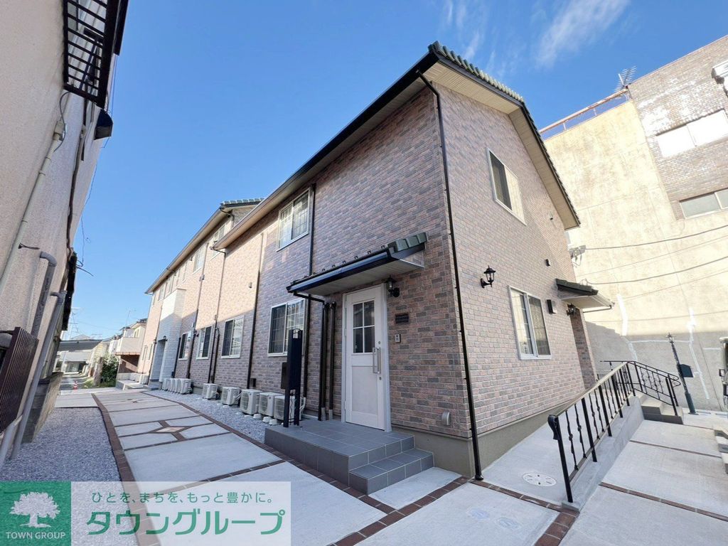 建物外観　レンガ調・石積み風の壁面デザイン