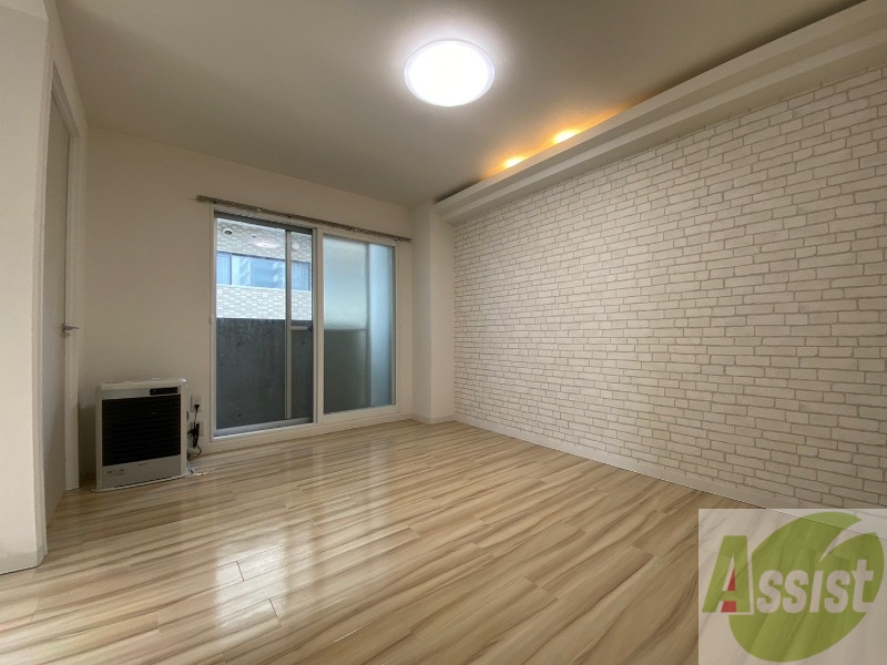 居室・リビング　リビングです。木目のフローリングが落ち着きますね。