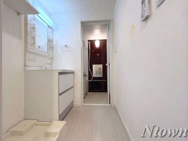 洗面設備　ゆったりとスペースのある洗面所