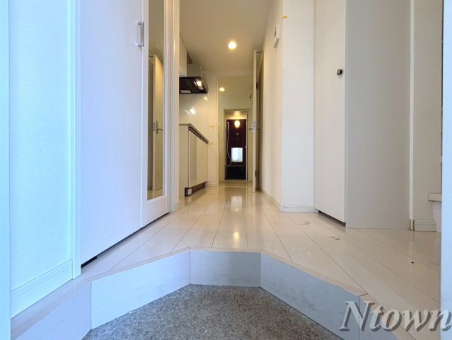 玄関　収納もある玄関です