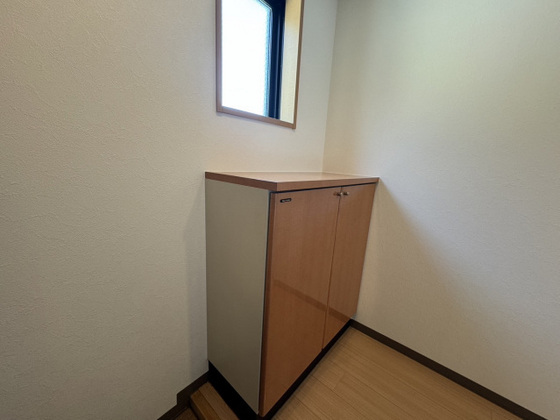 玄関　※別号室の写真です