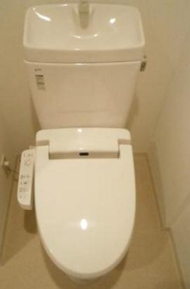 トイレ　※リノベーション前です