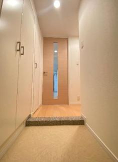 玄関　※リノベーション前です