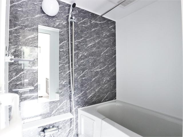 バス・シャワールーム　落ち着いた空間のお風呂です