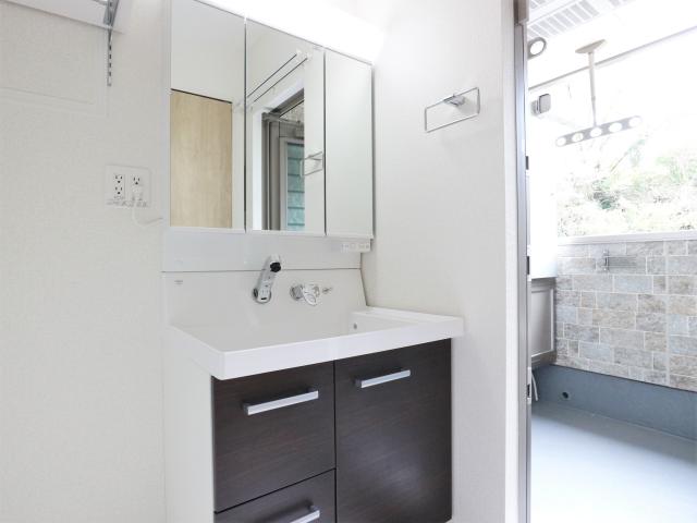 洗面設備　使いやすい洗面所です