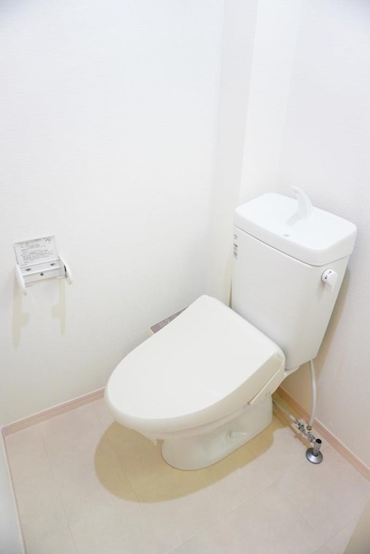 トイレ　トイレは快適な温水洗浄便座付き