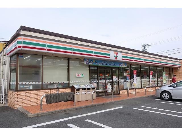 コンビニ　セブンイレブン（コンビニ）まで700m