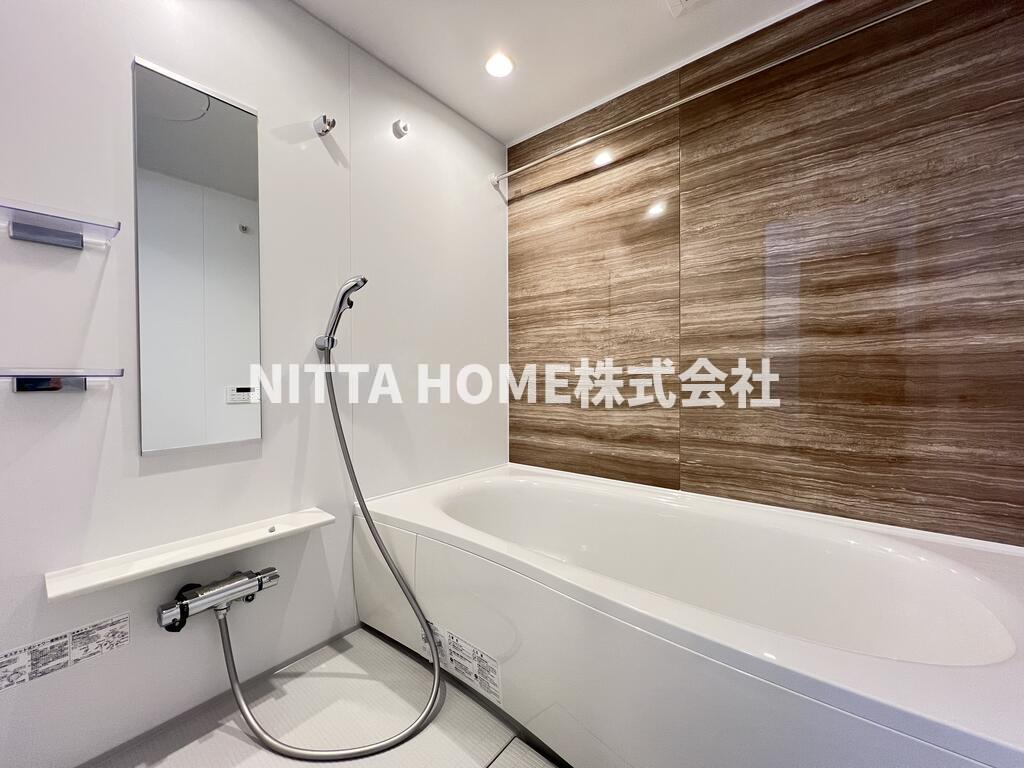 バス・シャワールーム　広々1坪タイプのバスルームです♪