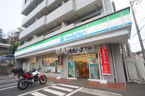 コンビニ　ファミリーマート 横浜長津田町店（コンビニ）まで386m