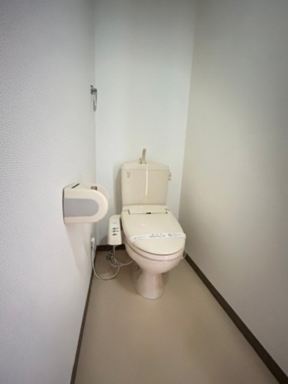 トイレ　※別号室の写真になります。