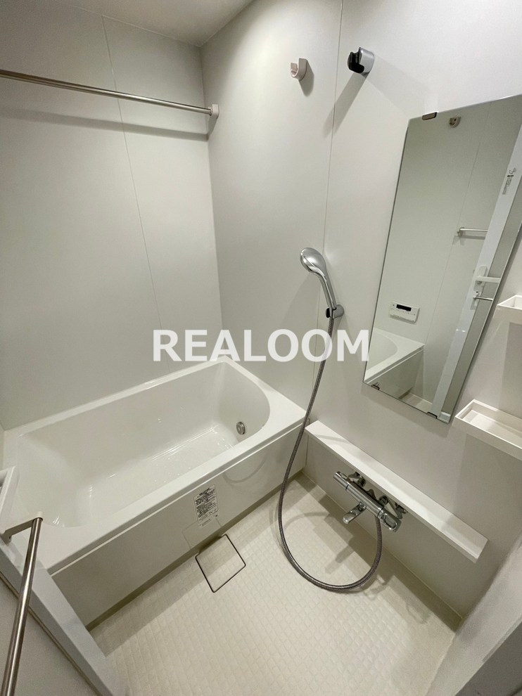 バス・シャワールーム　写真と現況が異なる場合は現況を優先いたします。