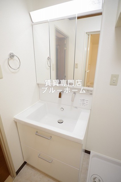 洗面設備　三面鏡独立洗面台あります！