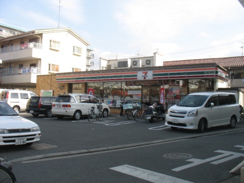 コンビニ　セブンイレブン 八尾陽光園1丁目店（コンビニ）まで261m