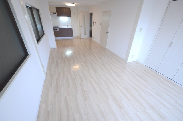 居室・リビング　白を基調とした明るいリビングです♪