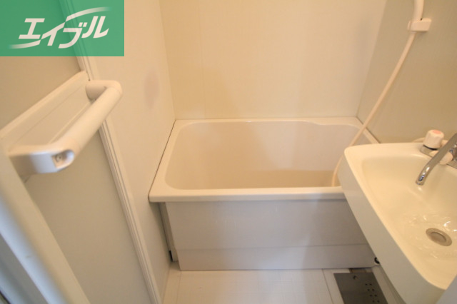 バス・シャワールーム　同物件別部屋の写真です