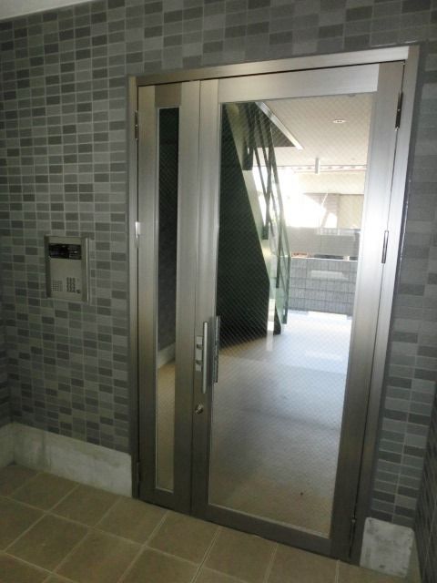 セキュリティ　オートロック付のエントランスです。