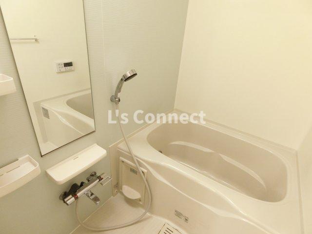 バス・シャワールーム　追焚き、浴室乾燥付きのお風呂。