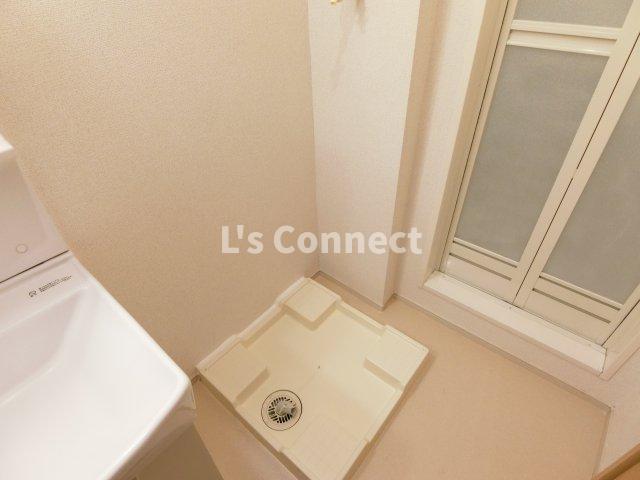 その他設備　室内洗濯機置き場には排水パン付き。