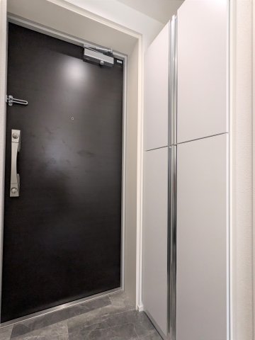 玄関　収納もある玄関です