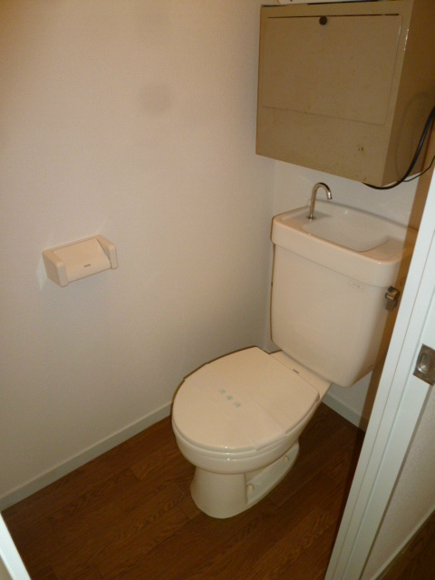 トイレ　給湯器がトイレに設置してあります。