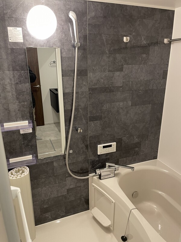 バス・シャワールーム　落ち着いた空間のお風呂です